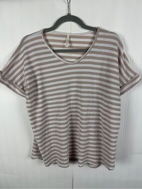 Relaxed V-Neck Short Sleeve Tee in Beige and White Stripes